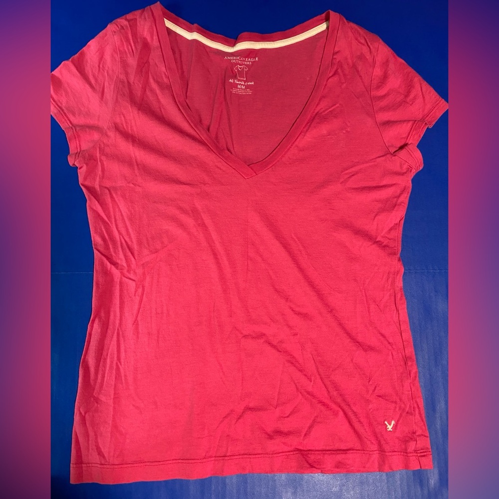 American Eagle Outfitters Y2K Women's AE Favorite V-Neck Pink Tee Size M/M